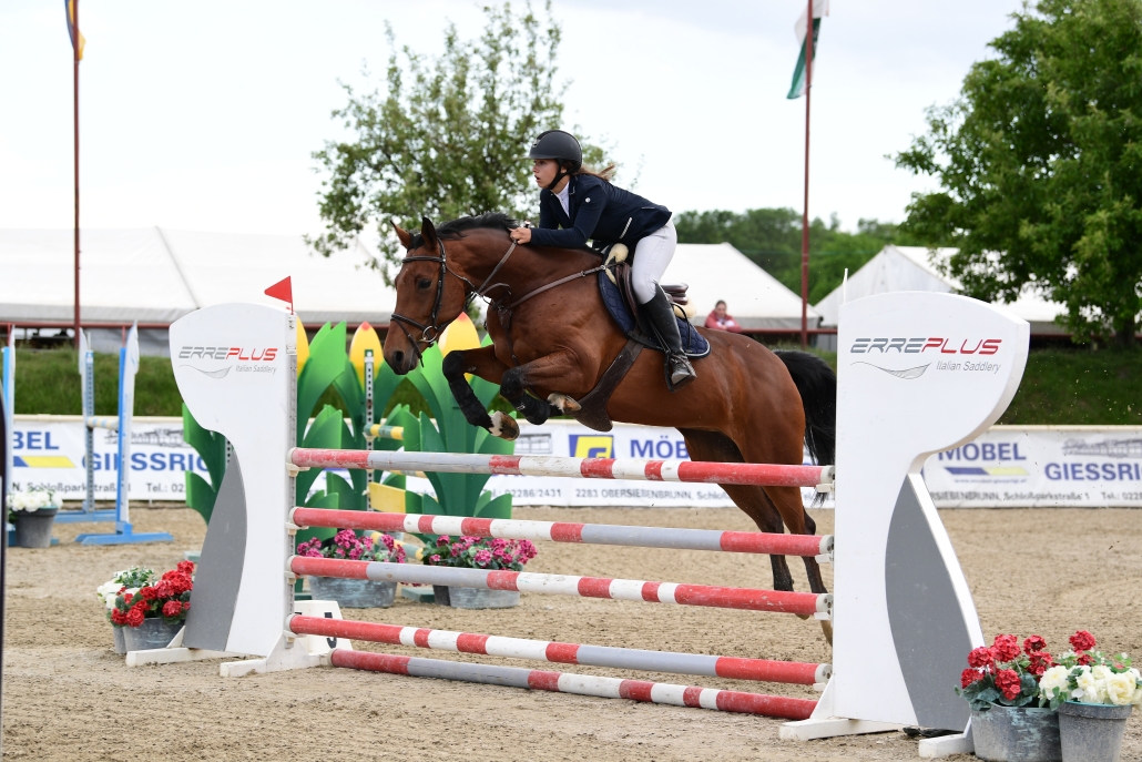Victoria Uhlir und Quick Love KES. © HORSIC.com