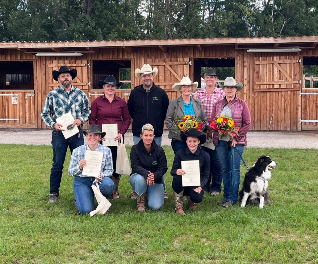 Hinten v. l. n. r.: Joachim Kapeller, Simone Wolf, Peter Ambroz (Vereinsvorstand/Anlagenbesitzer), Richterin Fr. Manuela Hannak, Isabella Kienböck, Beisitzerin Fr. Andrea Zauner Vorne v. l. n. r.: Marie-Luise Weber, Verena Frisch (Anlagenbesitzerin), Jessica Wolf