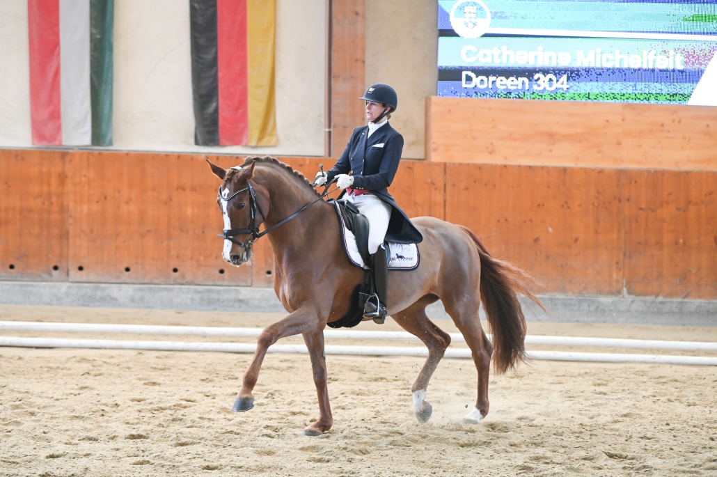 Catherine Michelfeit und ihre Dunkelfuchsstute Doreen. © Istvan Lehoczky