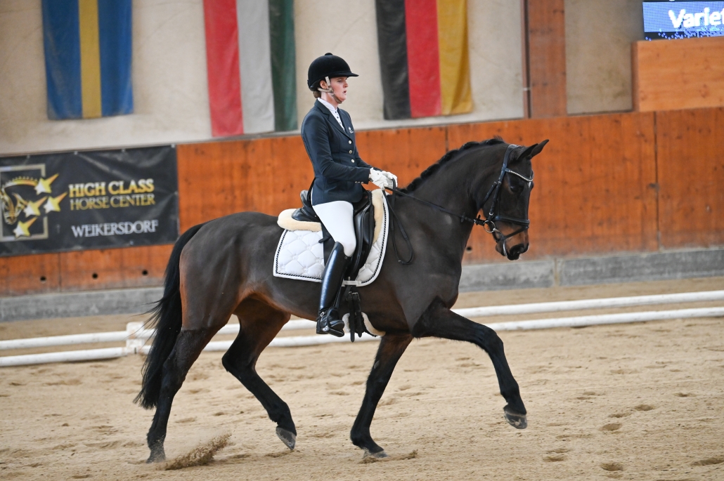 Petra Radner mit Hannoveranerstute Variety. © Istvan Lehoczky