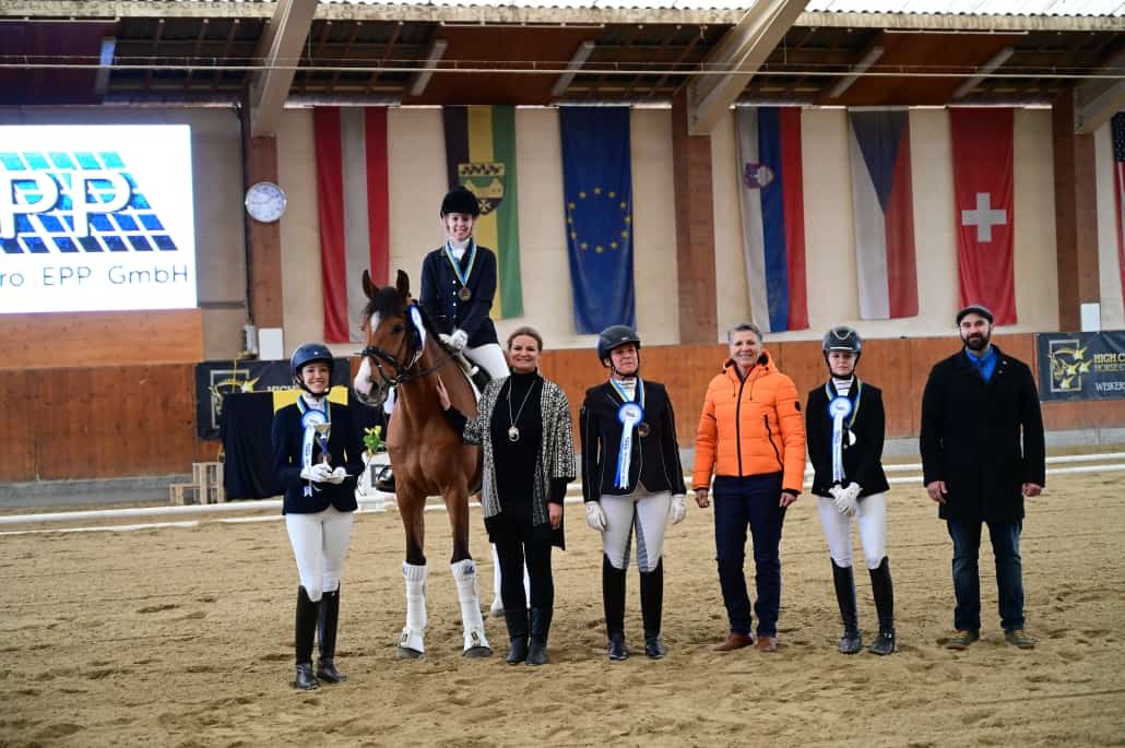 Platz 2 für das Team Team EquiFriends beim EPP Vereinscup Dressur 2023. © Istvan Lehoczky