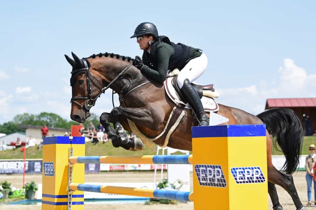 Theresa Pachler auf dem Weg zum Sieg im EPP Grand Prix. © HORSIC.com