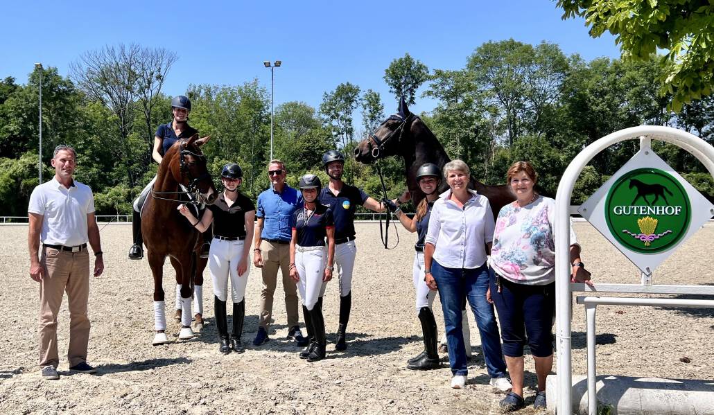 vlnr: Lukas Ornauer, Luise Wessely, Lea Pointinger, Christof Umbach, Sabine Dürheim, Walter Seidl, Angelina Krüger, Birgit Payer, Diana Wünschek. © privat