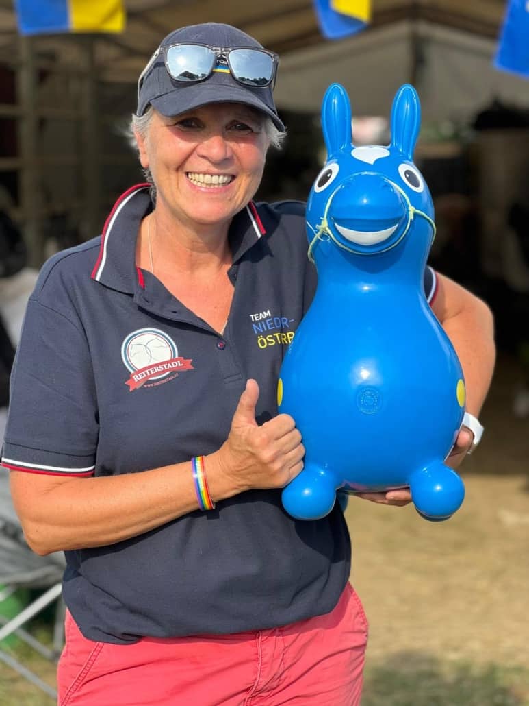 Birgit Payer hat sich Verstärkung geholt: Glücksbringer Noepsi. © privat