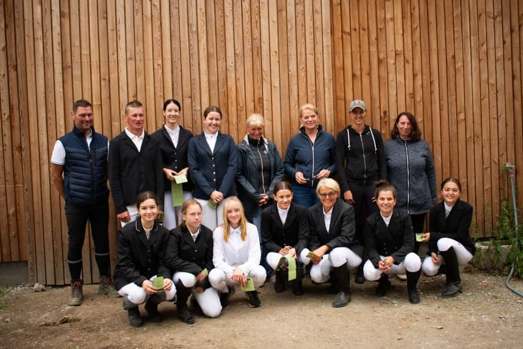 Norbert Kastenhofer (Trainer Pabneukirchen) Jürgen Wiesmayer, Karin Plaimer, Magdalena Hader, Ursula Seipel, Angelika Anzinger, Aimee Kroneder, Tina Stöger, Alina Lichtenwallner, Lara Schenk, Berbel Winkler, Maria Wagner, Rebecca Steinbauer, Melina Holzmann. © Rebecca Steinbauer