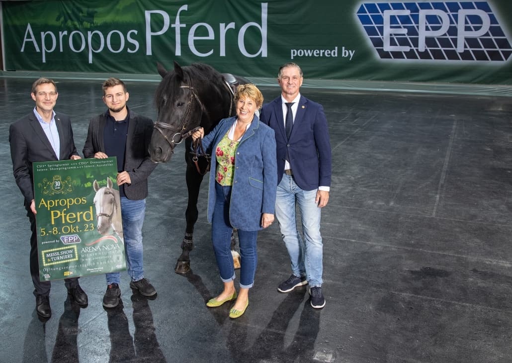Von li. nach re.: Mag. Philipp Gruber (Vorsitzender des Vorstands Business Messen Gen.m.b.H), GF Daniel Pölzlbauer (Firma EPP), Ing. Edith Kermer Berger (Show- & Rahmenprogramm), Oberstleutnant Roland Pulsinger (Turnierleitung CSI3*, CDI3* und Hallenvielseitigkeit). © Arena Nova