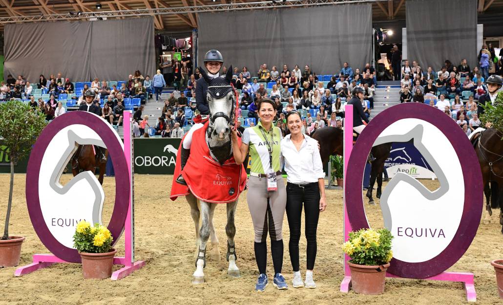 Adina Neuretter gewinnt das EQUIVA VIP Tour Finale in der Arena Nova. © HORSIC.com