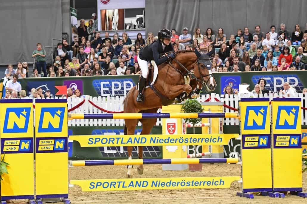 Sophie Hinners auf Thelma Hastak. © HORSIC
