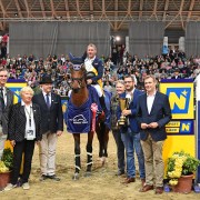 Siegerehrung Grosser Preis vom Sportland Niederösterreich und Bemer Riders Tour: Roland Pulsinger (Turnierleiter), Ines Bejdl (Chefrichterin), Darius Orzol (Foreign Judge), Hans-Dieter Dreher, Petra Choc (Präsidentin des NÖ Pferdesportverbandes), Landtagsabgeordneter Philipp Gerstenmayer, Christoph Henneis (Sportland NÖ). © HORSIC.com