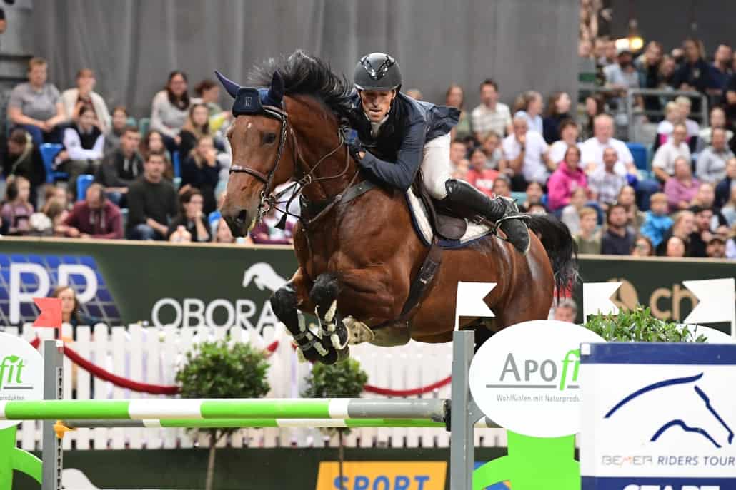Arena Nova-Seriensieger Angelos Touloupis im APOfit Preis. © HORSIC.com