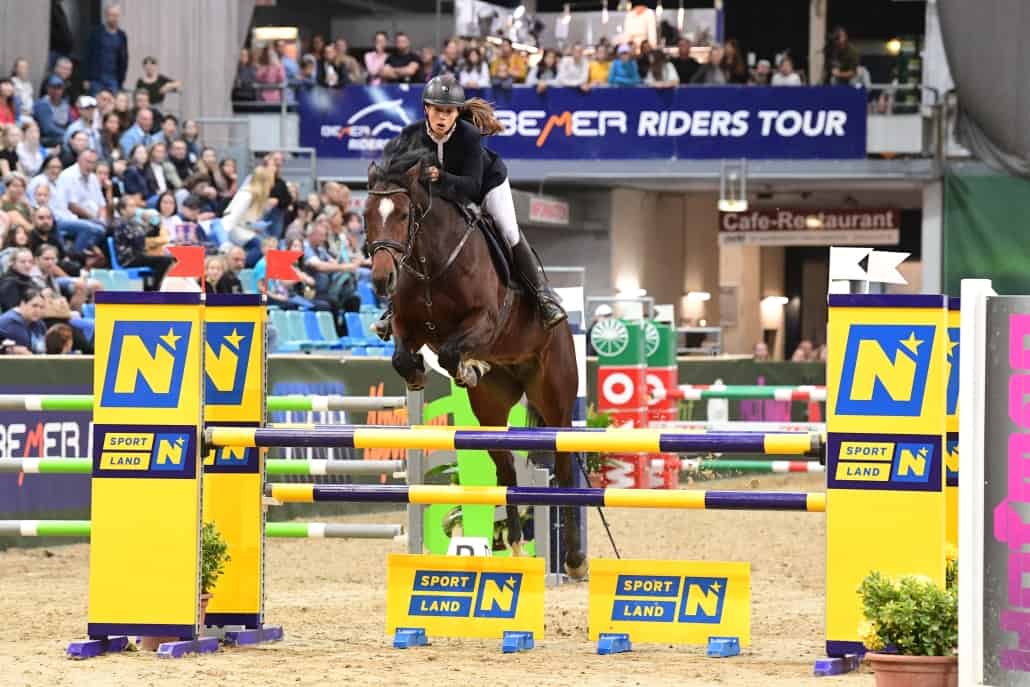 Platz 2 für Victoria Uhlir im Preis von EQUIVA. © HORSIC.com