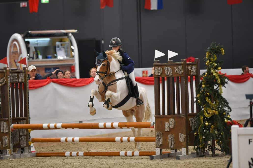 Livia Schranz und Harold B sprangen in der Amadeus Mini Pony mit einer Wertnote von 8,7 zu Rang zwei! (c) OneKlickFoto
