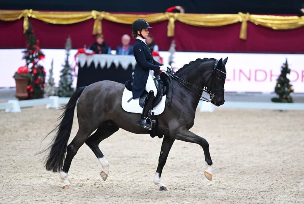 Immowert’s Ivar rührte Felicita Simoncic (W) zu Tränen, als er in der Salzburgarena in der Young Rider-Dressur-Tour zu neuer persönlicher Bestleistung tanzte. © Daniel Kaiser
