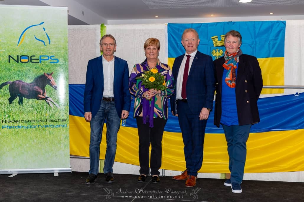 Unsere Ehrengäste (v.l.n.r) Franz Schiefermayer (OEPS Generalsekretär), Sissy Max-Theurer (OEPS Präsidentin) und Landtagsabgeordneter Peter Gerstner (in Vertretung von Landeshauptfrau-Stv. Udo Landbauer) mit NOEPS Präsidentin Petra Choc. © Andreas Schnitzlhuber www.scan-pictures.net