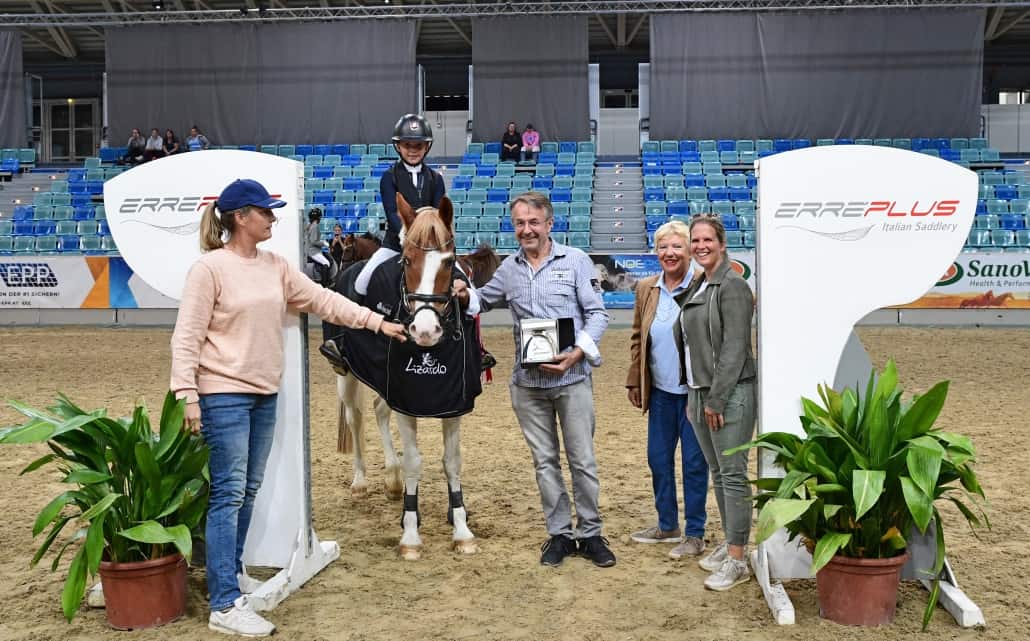 Für Ponyreiter gibt es 2024 den Makari Ponycup. © HORSIC
