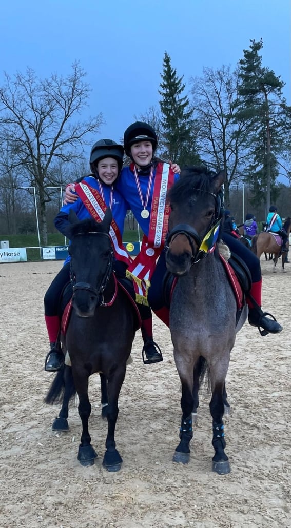 Österreichischer Meistertitel in der Klasse U15 für Sarah und Marie Jahelka vom PSZ St. Hubertus Breitenfurt. © privat