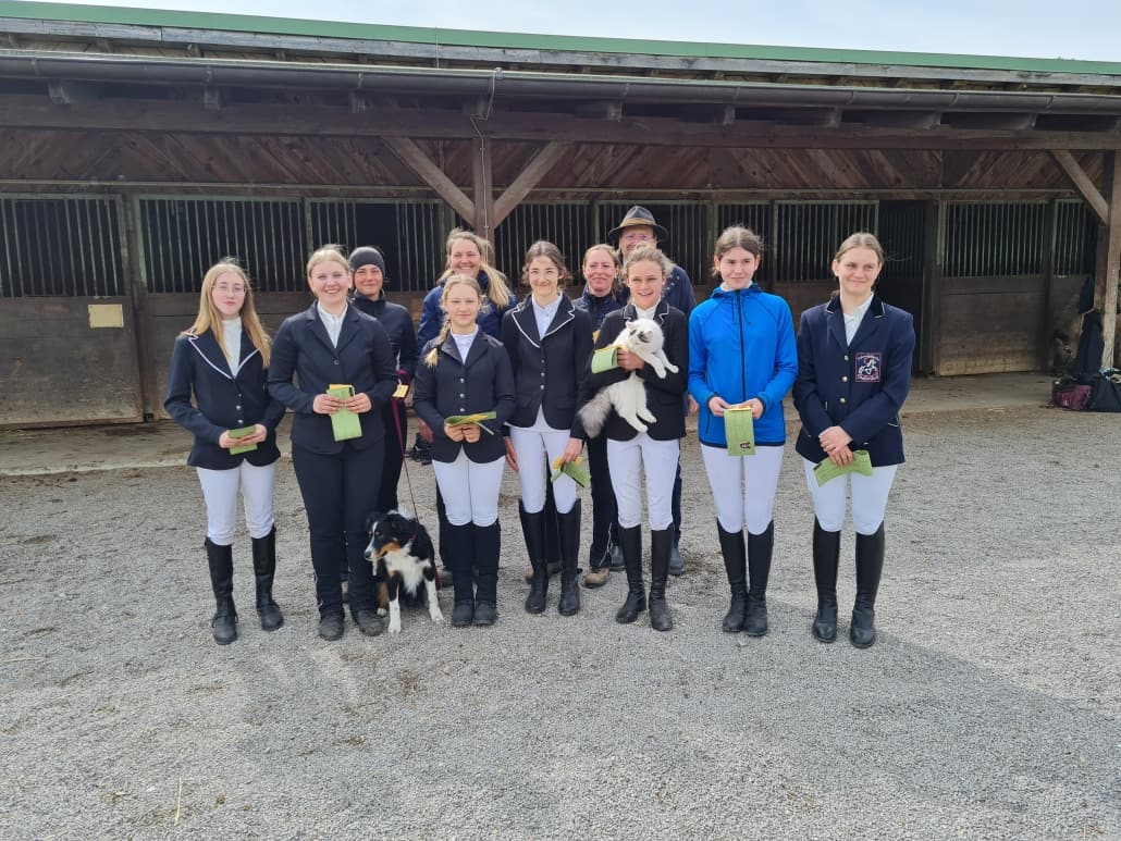 Super! Sieben erfolgreiche Zertifikatsprüfungen am Stefanihof in Stratzing. © NOEPS