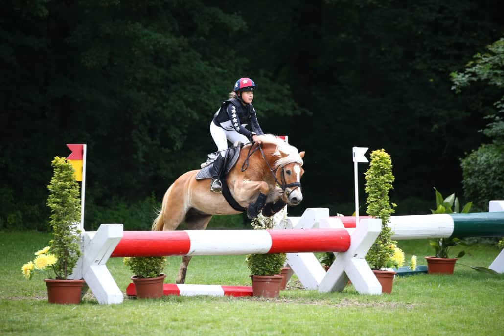 Anna Sophie Burger und Austin Powers auf dem Weg zum Titel. © HORSIC