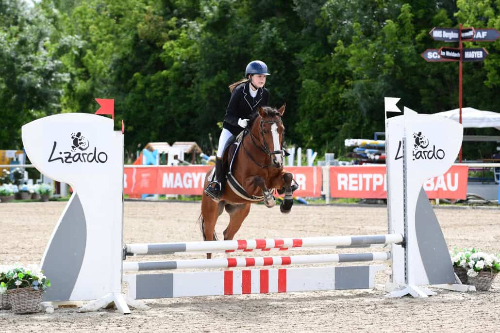 Sophie Lutonsky und Sparkey siegten im MAKARI Pony Cup über 70 cm. © HORSIC.com