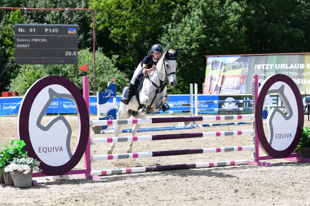 Samea Zwickl siegte in der Equiva Trophy in Lassee. © HORSIC.com