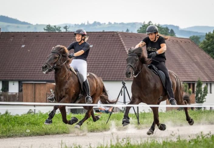 OEM_Rennpass_2024_Weistrach_hestapix Ex aequo ÖM-Silber in der Passprüfung PP1 für Johanna Kirchmayr und Iris Haraldsson. © hestapix
