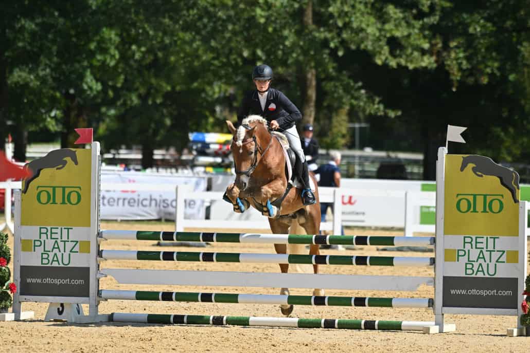 Nicole Möser vom RV Georgihof Möser und Nottings Golden. © Team Myrtill
