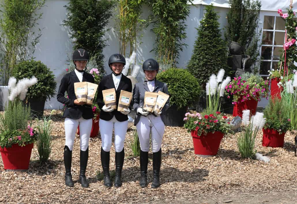 Für die Sieger und Platzierten der NÖ Vollblutarabertrophy in Ried am Riederberg gab es Sachpreise von Garant Qualitätsfutter. © Susanne Werth-Hofbauer