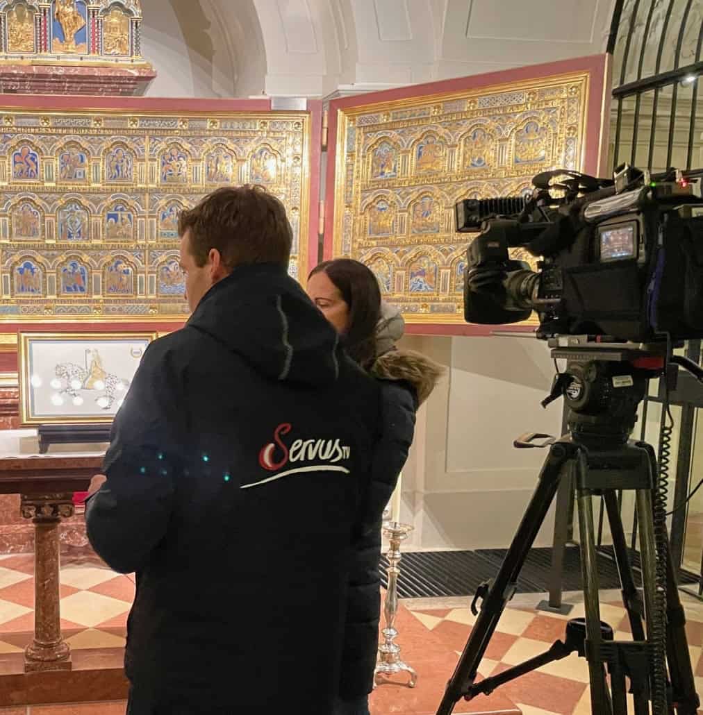 Für Servus TV war der Auftakt zum 25-jährigen Gründungsjubiläum des »Reitkultur-Vereins Weiß-Blau-Gold« am 8. Jänner 2025 in Klosterneuburg ein Anlass, um mit Filmaufnahmen für einen neuen Bericht über die Pferdekultur in Österreich zu starten. © Imre Antal