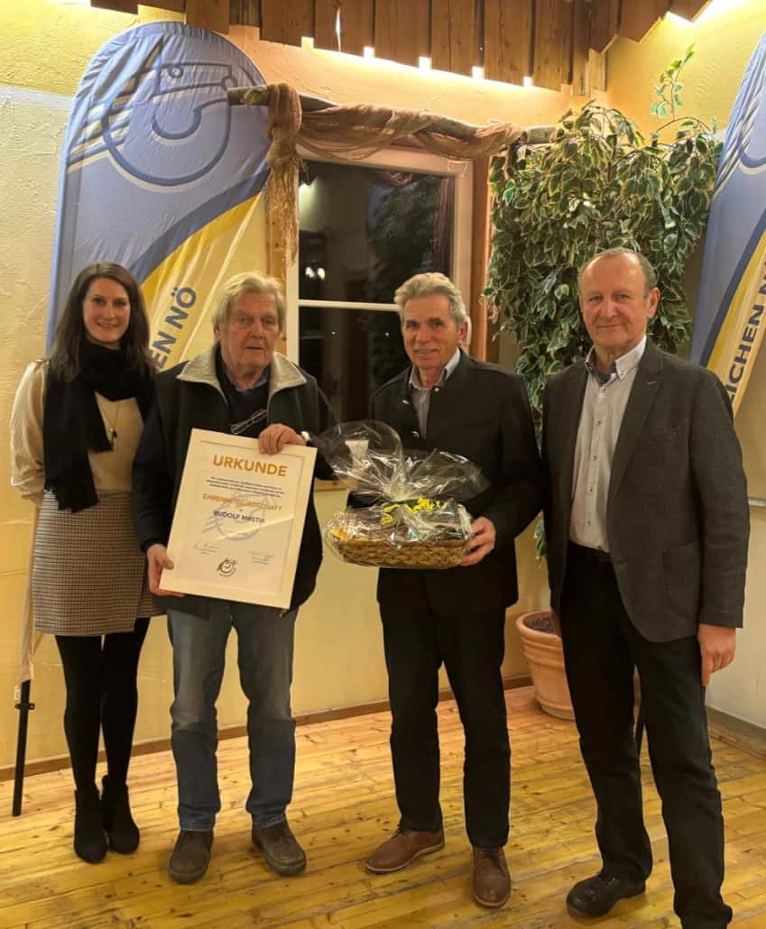 Ehrenmitgliedschaft für Rudi Mrstik. © Sandra Spendlhofer