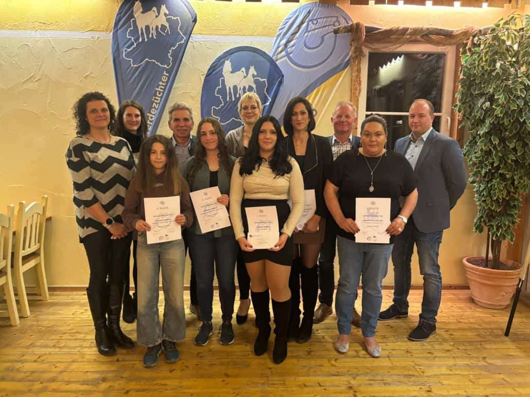 Siegerinnen und Platzierten des Noriker Dressurcups 2024. © Sandra Spendlhofer