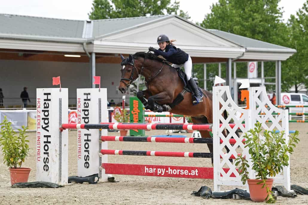 Und noch ein Cupsieg für Lassee: Livia Schranz gewinnt den Happy Horse Nachwuchscup in Ebreichsdoef. © HORSIC