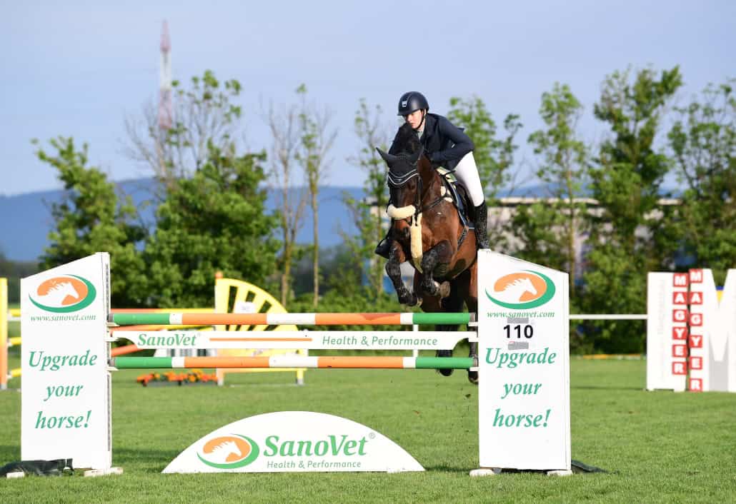 Souveräner Sieg in der SanoVets Jagd nach Punkten für Michelle Schuster und Hollenstein. © HORSIC
