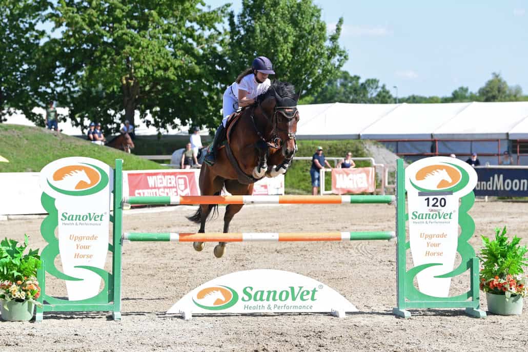 Platz 2 in der SanoVets Jagd nach Punkten für Lena Binder. © HORSIC