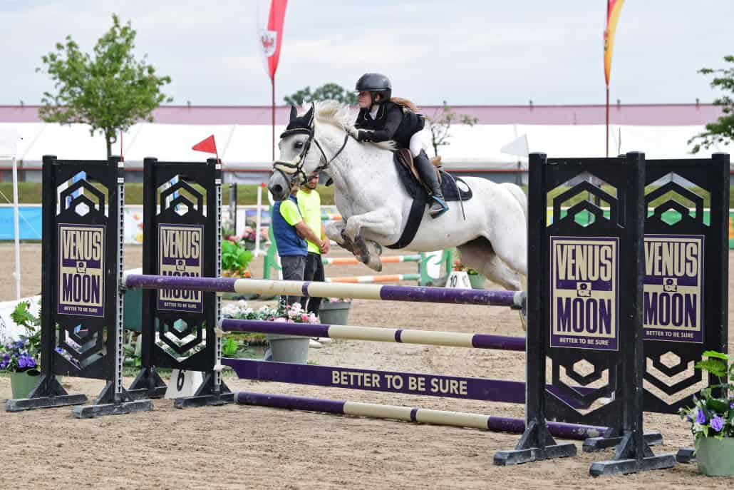 Ida-Vivienne Fischer (OÖ) & Carola Lehner (V) siegten in der Venus & Moon Stafetten Trophy. © HORSIC