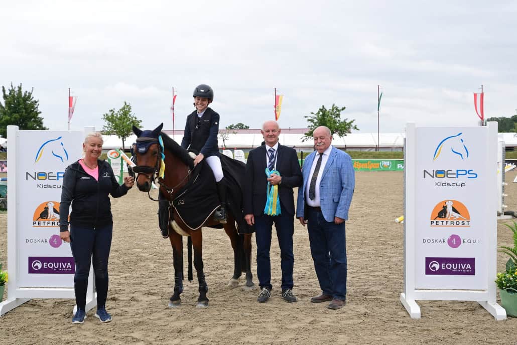 Der Sieg im NOEPS Kids Cup powered by Doskar4Equi, EQUIVA & Petfrost ging an Ronja Gruber. © HORSIC