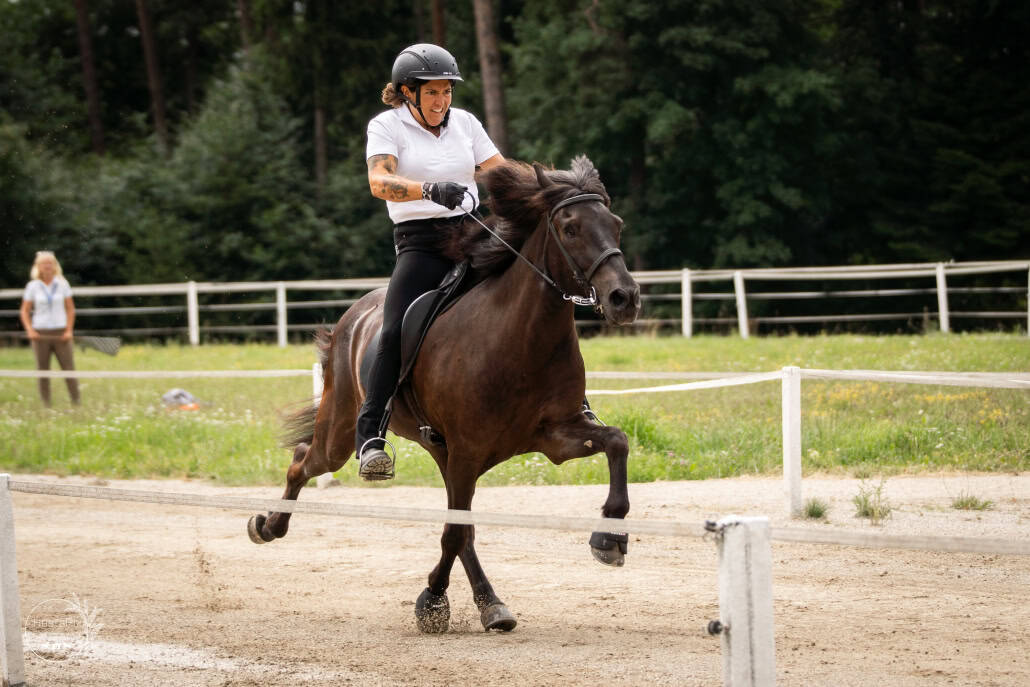 Iris Haraldsson und Brimar frá Varmadal. ©️ Kirsti Lafenthaler