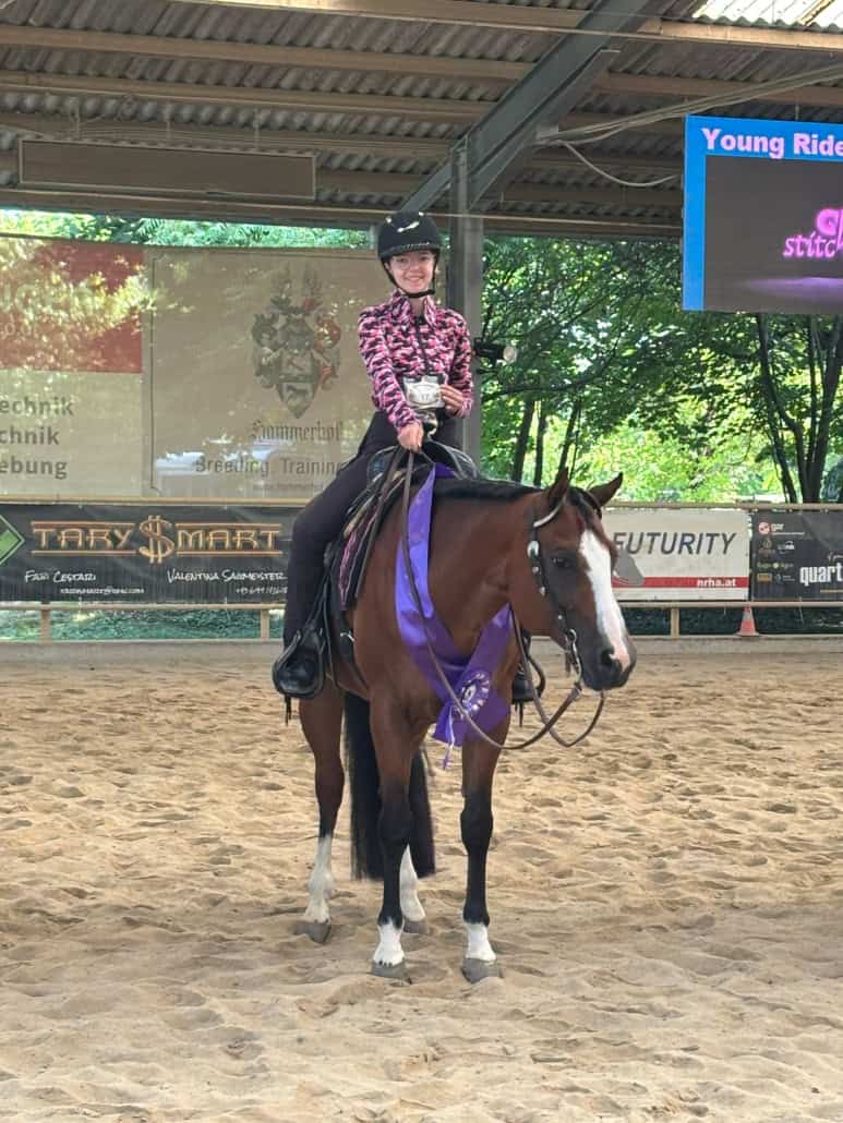 Sportland NÖ NOEPS Talente Team-Reiterin Jessica Windisch holte jeweils ein Mal Gold und Silber bei der ÖM Youth 2025. © privat