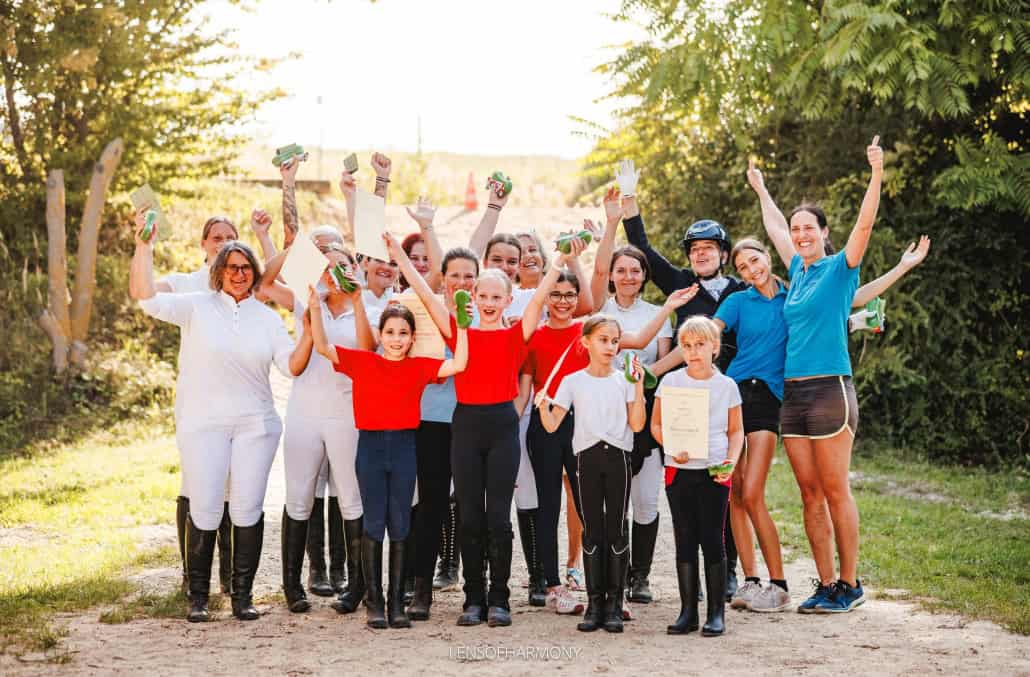 Jubel und weiße Fahne in Niederleis. © lensofharmony