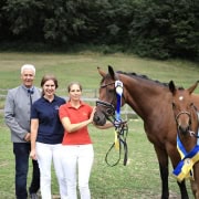 Rudi Krippl und Doris Täubel-Weinreich mit Sandra Geyer. © Liz Baranovska