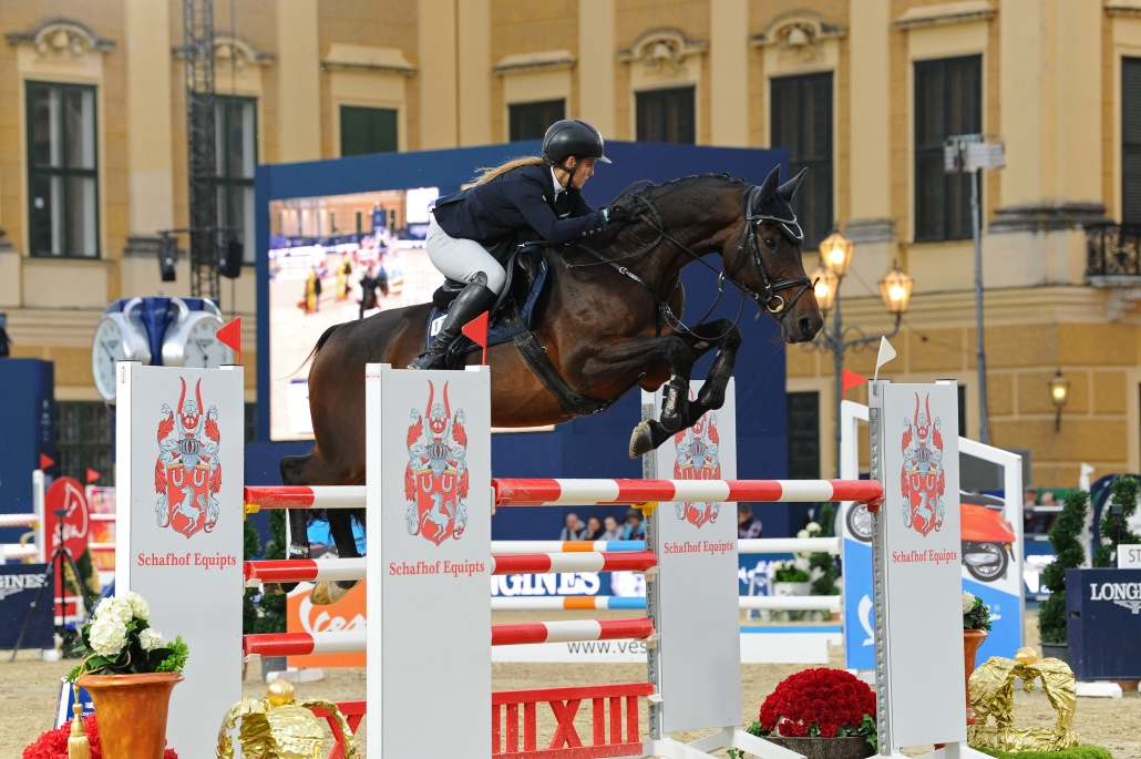 Fehlerfrei und platziert über 1,40 m: Marietta Robitza und Juno Cara. © horsicphotography