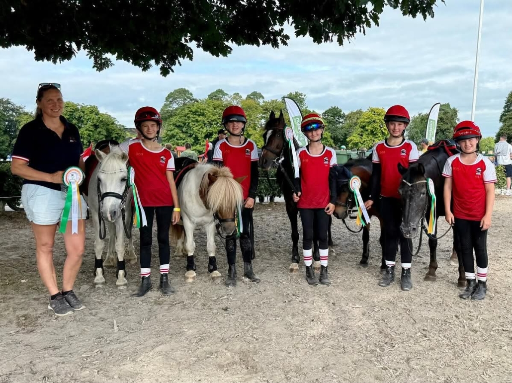 Österreichs U12 Team bei der EM Mounted Games in Irland. © privat