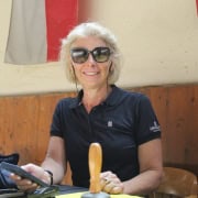 NOEPS Vizepräsidentin und Dressurreferentin Ursula Mayer-Rabl im Einsatz bei der NÖ LM Mannschaft in Weikersdorf. © Dani Wolf