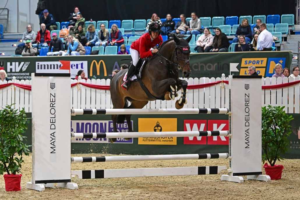 Bianca Babanitz (AUT/B) und Stadessa auf dem Weg zum Sieg in der CSI3* Silber Tour um den Preis von Maya Delorez. © horsicphotography