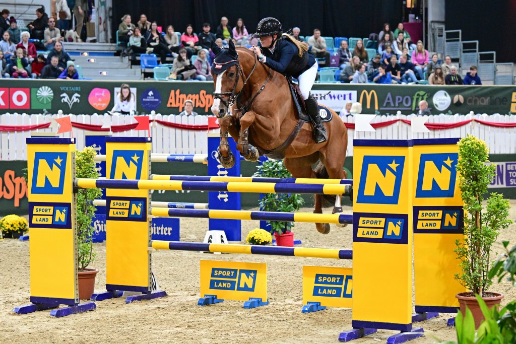 Für Emilie Spranz läuft es großartig derzeit in der U25-Klasse. © horsicphotography