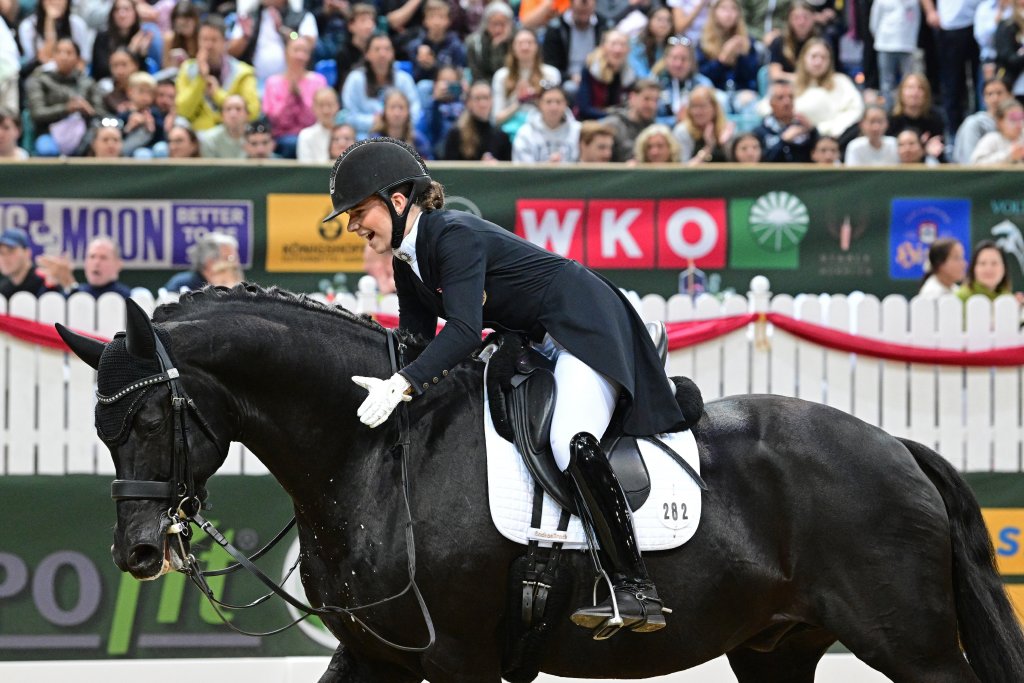 Felicita Simoncic (W) wird Vierte in der CDI3* Grand Prix Kür. © horsicphotography