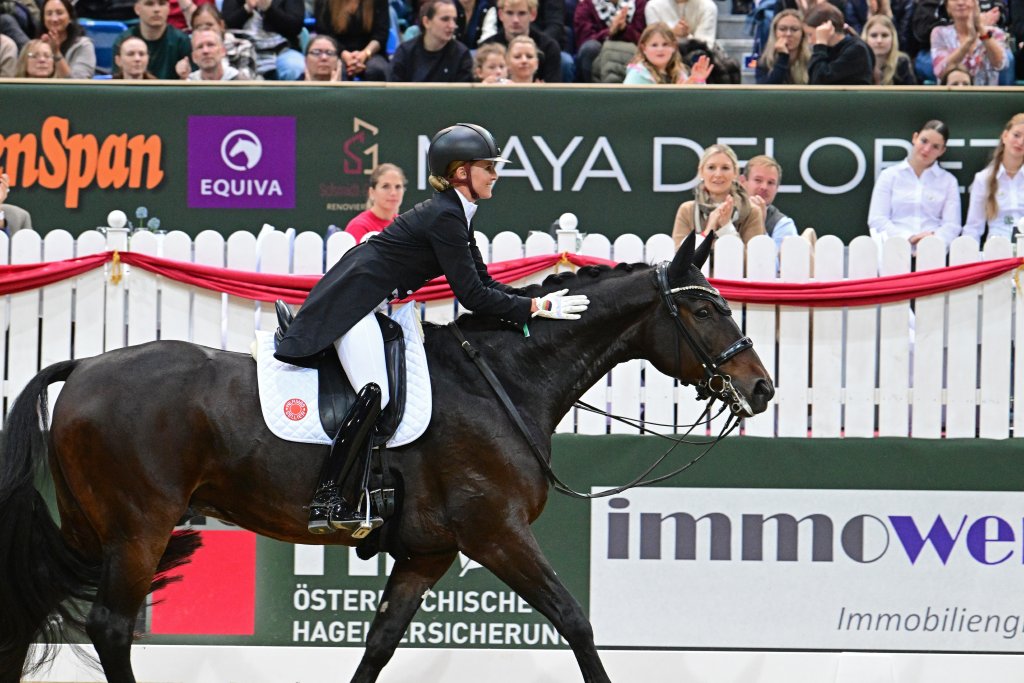 Grand Prix-Kürsieg bei der Apropos Pferd für Jessica von Bredow-Werndl. © horsicphotography