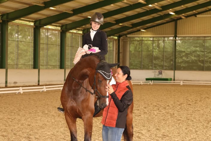 Equiveron2025_Finale_Gutenhof_SandraOhnesorg_cprivat Niederösterreichs Dressureiter dürfen sich auch 2026 wieder über die Unterstützung von Tamara Brandner von saatel-check.at freuen. © privat