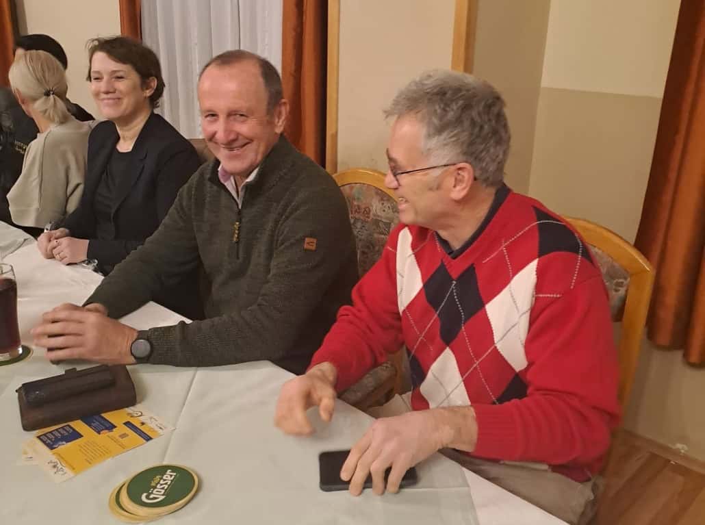 ... Vizepräsident Dr. Leopold Erasimus und Schriftführerin Sigrid Haslinger begrüßen. © privat