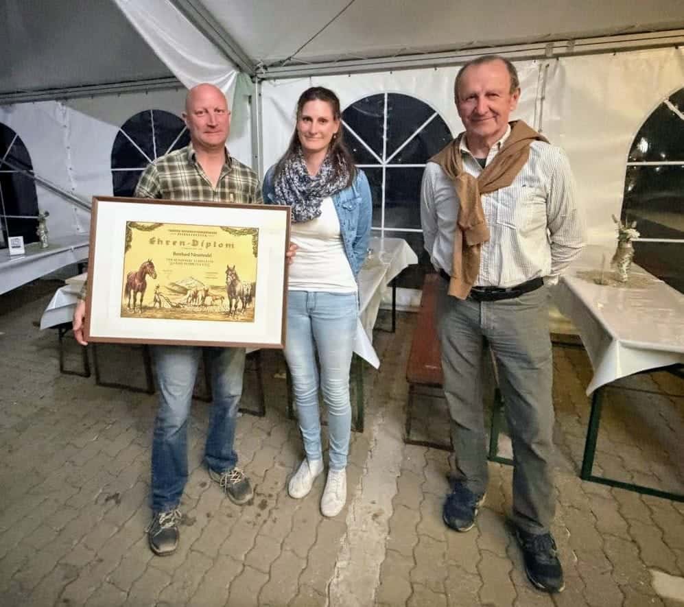 25 MG: DANKE für 25 Jahre Mitgliedschaft: Bernhard Neunteufel ist Züchter des besten österreichischen Vielseitigkeitspferdes. © privat