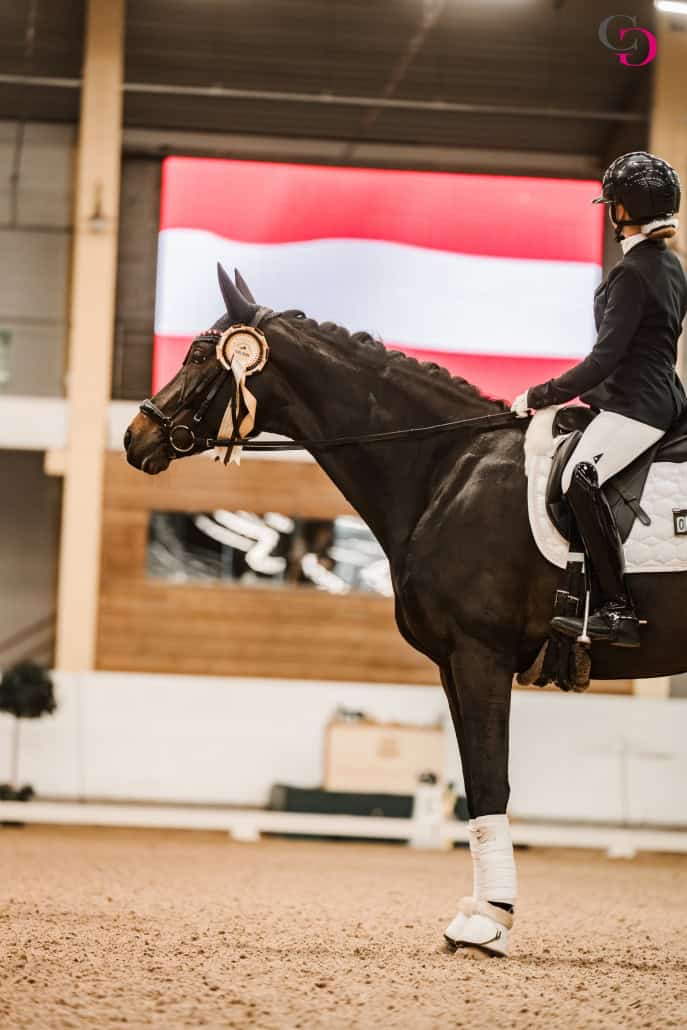 Katharina Viktoria Krumböck und Fahranaz gewannen die Children Tour in Stadl Paura am Samstag mit 72,100%. © Carina Grosch